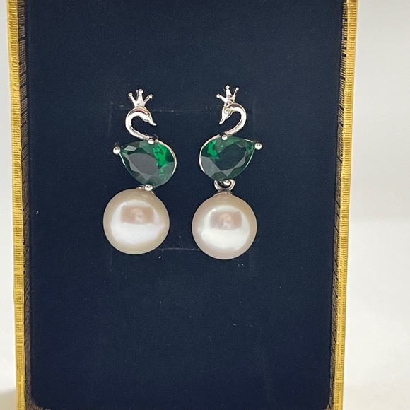 Jewelry - Authentic Freshwater Pearl peacock earrings with emerald